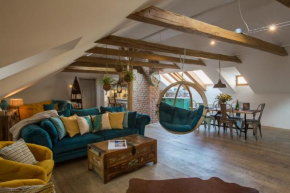 Old Town Boho-Chic Attic with Hanging Chair